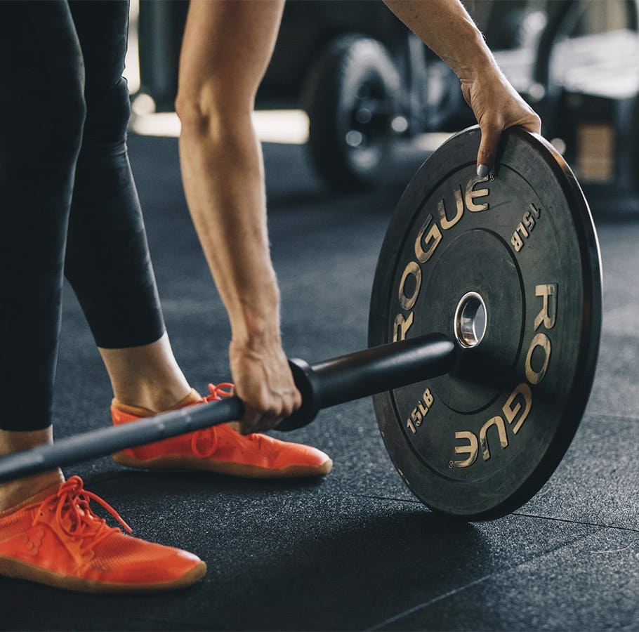 Blog 2 woman training weights for muscle growth